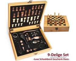 Luxe Kurkentrekker en Wijnaccessoires Set 9 in 1 - Bamboe Geschenkdoos inclusief Schaak Set - Wijnopener - Flessenopener - Cadeautip