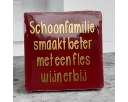 Hip Tegeltje met Tekst-Schoonfamilie smaakt beter met een fles wijn erbij-Rood-Spreuk-Cadeau-Geschenk-Gift-Kado-Grappig-Verjaardag-Kerst-Sint